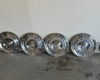 Vintage corvette hub caps