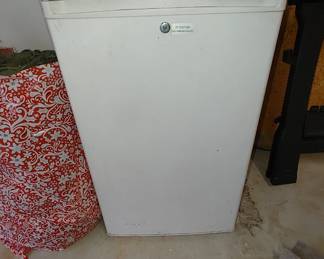 Student refrigerator