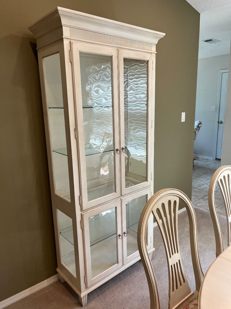 CARDON ESTATE SALE LAST CALL ! Ethan Allen... starts on 4/8/2024