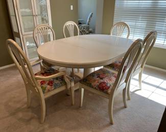 NOW NOW ALL for $450 !!!! (4/7) Ethan Allen cream round to oval dining set 4 chairs and 2 arm includes China curio cabinet