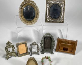 (9PC) SMALL DECORATIVE PICTURE FRAMES | Mostly metal.