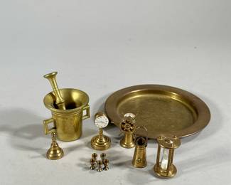 MIXED COPPER & BRASS MINIATURES | Includes: miniature mortar & pestle, decorative engraved plate, hourglass, clock, ships wheel, miniature chalices, and more
