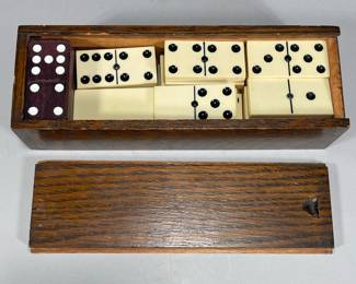 DOMINO SET | Antique set of dominoes