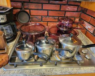 Cranberry corning vision Cookware and farberware pan set.