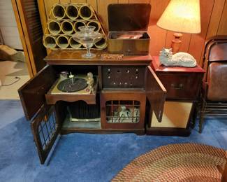 Antique Garod record player cabinet with one matching speaker. 