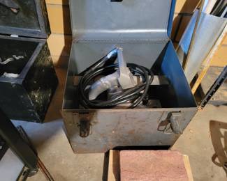 Heavy duty circular saw with case.