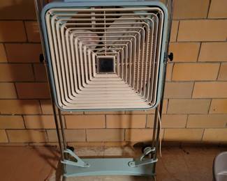 1960s Windsor fan with stand. Nice condition!