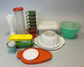 Collection Of 1970's Tupperware With Solo Cozy Cups

