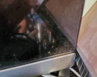 32" HP Computer Monitor 