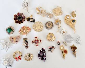 Costume Jewelry - Brooches - Not stored onsite