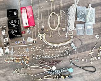 Costume Jewelry - Necklaces - Not stored onsite
