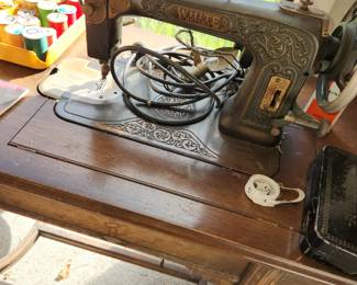 Antique/Vintage White Sewing Machine in Cabinet 
