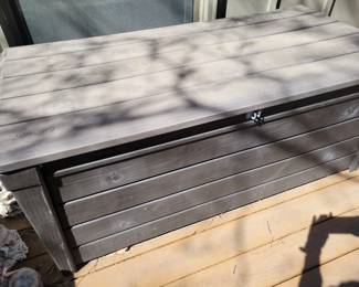 Outdoor storage bins