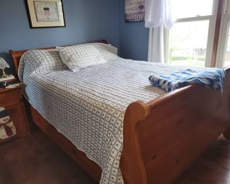 Queen bed, nice mattress