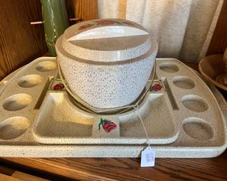 Plastic serving tray and matching ice bucket 