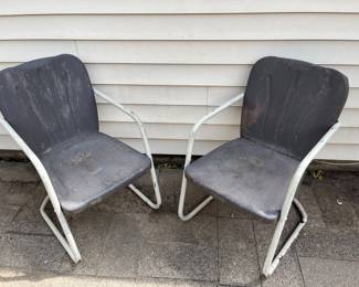 2 adult metal lawn chairs