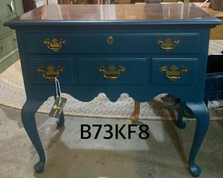 2 drawer table