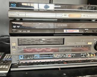 Panasonic: VCR GX4 AG1950, DVD Recorder DMR-ES10, Blueray Disc DMP-BDT210 & Philips DVD Player DVP-642 &
Lot #: 172
