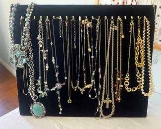 beautiful costume jewlery necklaces