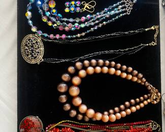 beautfiful vintage necklaces