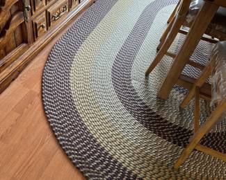 Large woven rug130x91”