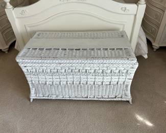Wicker chest