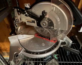 Compound miter saw