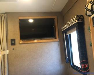 2019 24SS Siesta THOR Motor Coach (RV) - 33,000 Miles - Mercedes Benz Chassis (DIESEL)