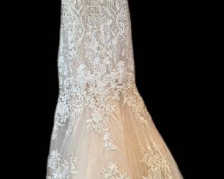 Ava Laurenne Mermaid Wedding Gown size 10