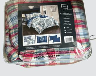 Queen comforter, Picture on bag is not what is in the bag