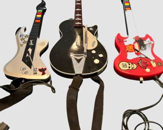 Wii Guitar Hero guitars