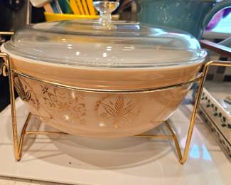Vintage Pyrex with stand 