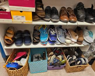 Lots of shoes size 7-9