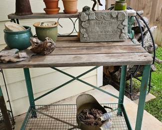 Small but handy potting table 