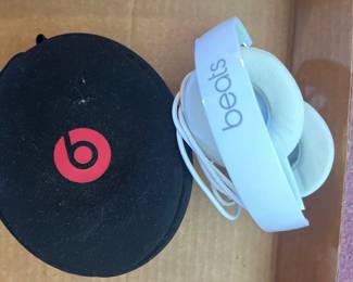 beats white headphones bose