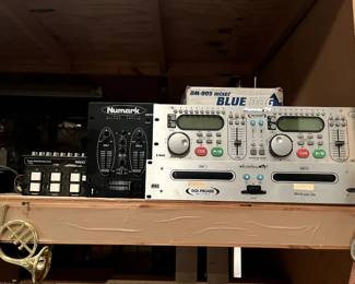 DJ CD mixer