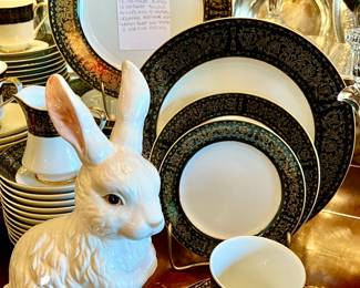 Black & Gold Elegant Seiyei “Regency” China set