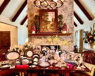 Park only on one side of street. Trash day is Thursday. We will have an 8 seater golf cart to help with transportation.  No parking in culdesac. Use only for turning around. 