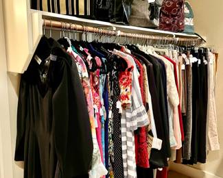 Handbags including: Dooney & Bourke, Coach, Tiganello, Burberry