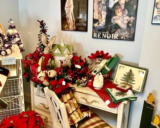 SWEET WHITE DESK AND CHAIR