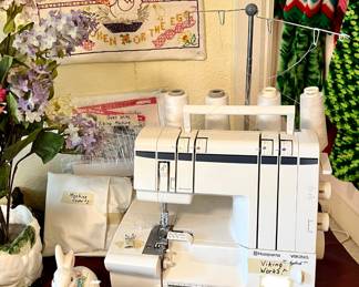 HUSQVARNA VIKING HUSKYLOCK 905 SERGER