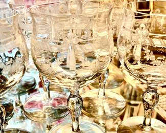 Love these sweet crystal stems. Notice the bow design