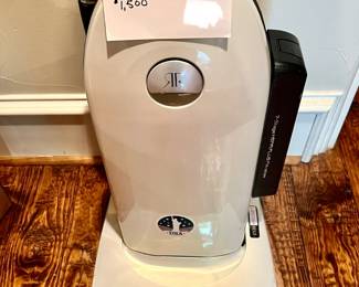 RICCAR RADIANCE TOP QUALITY VACUUM CLEANER.