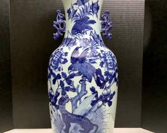HAYE212 Blue and White Antique Chinese Vase