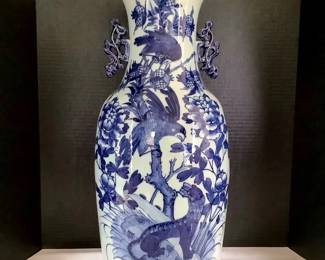 HAYE211 Antique Blue and White Chinese Vase