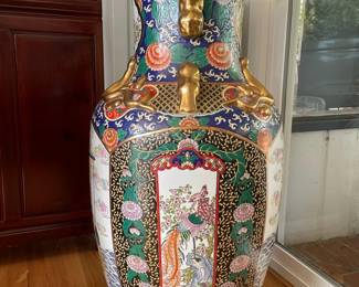HAYE108 Very Tall Chinese Porcelain Vase