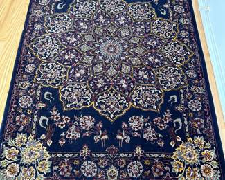 46”x60” beautiful clean area rug