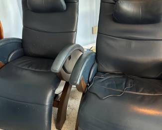 Set of 2 Novus zero gravity electric recliners