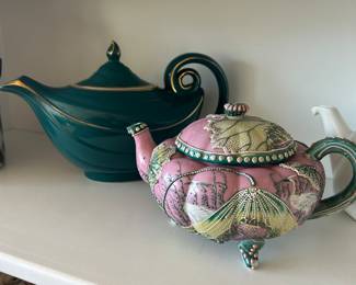 Moriage teapot and other teapots