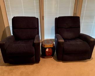 Pair of Flexsteel electric recliners.  Check out the Chinese lidded box in between.